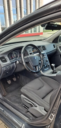 Volvo V60 cena 44900 przebieg: 207000, rok produkcji 2017 z Poznań małe 172